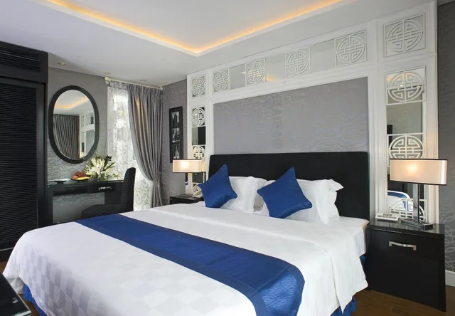 غرفة بريميوم بسرير كينج بإطلالة على المدينة بشرفة، Classy Boutique Hotel 1/4