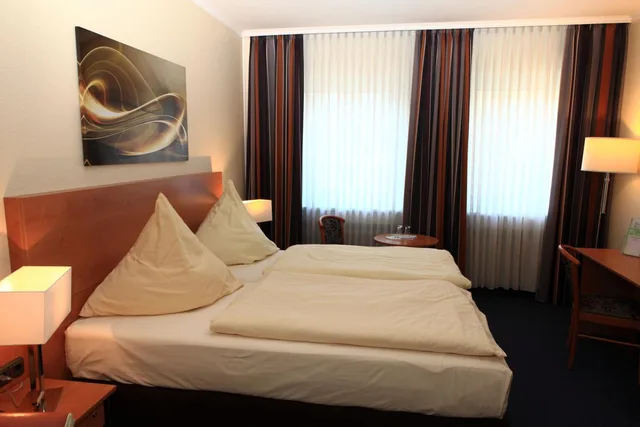 غرفة بسرير كوين، Hotel Boulevard Cologne 1/10