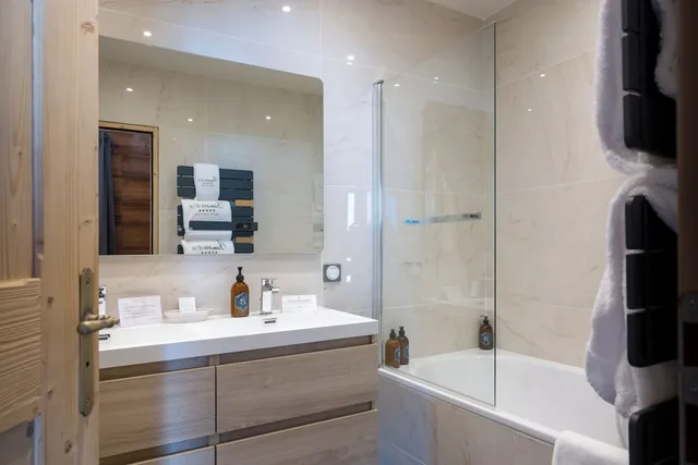 جناح بسريرين كينج مع أريكة، Hotel & Spa Chamois d'Or 9/9