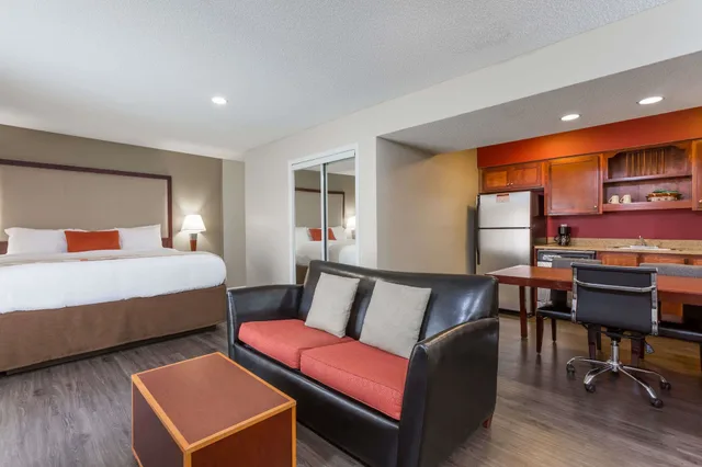 غرفة بسرير كينج لذوي الإعاقة، Extended Stay of Charleston 2/3
