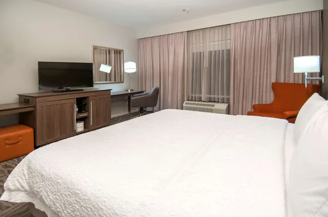 استوديو بسرير كينج مع أريكة لذوي الإعاقة، Hampton Inn Opelousas La 2/5