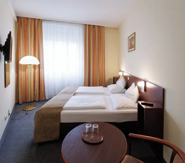 شقة بسرير مزدوج وسريرين منفصلين بغرفتي نوم، Hotel Continental 3/7