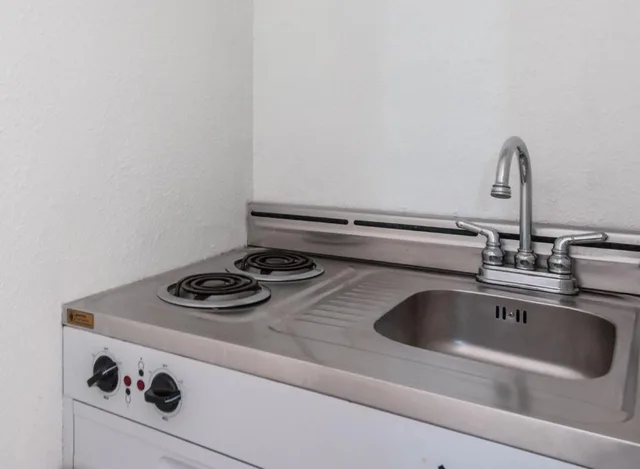 غرفة بسرير كينج بمطبخ، Motel6 Corpus Christi, TX - North 9/9