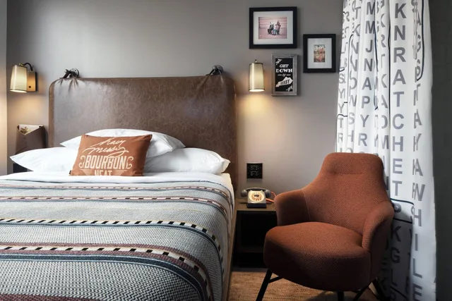 غرفة بسرير كوين، Moxy Louisville Downtown 4/15