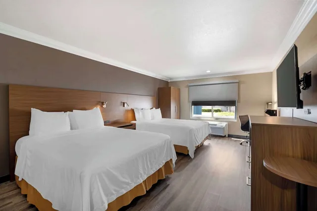 غرفة قياسية بسريرين كوين لذوي الإعاقة، Best Western Plus Newport Mesa Inn 3/7
