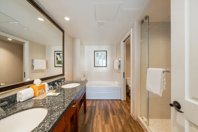 غرفة بغرفتي نوم بإطلالة جزئية على البحر، OUTRIGGER Honua Kai Resort & Spa 5/8