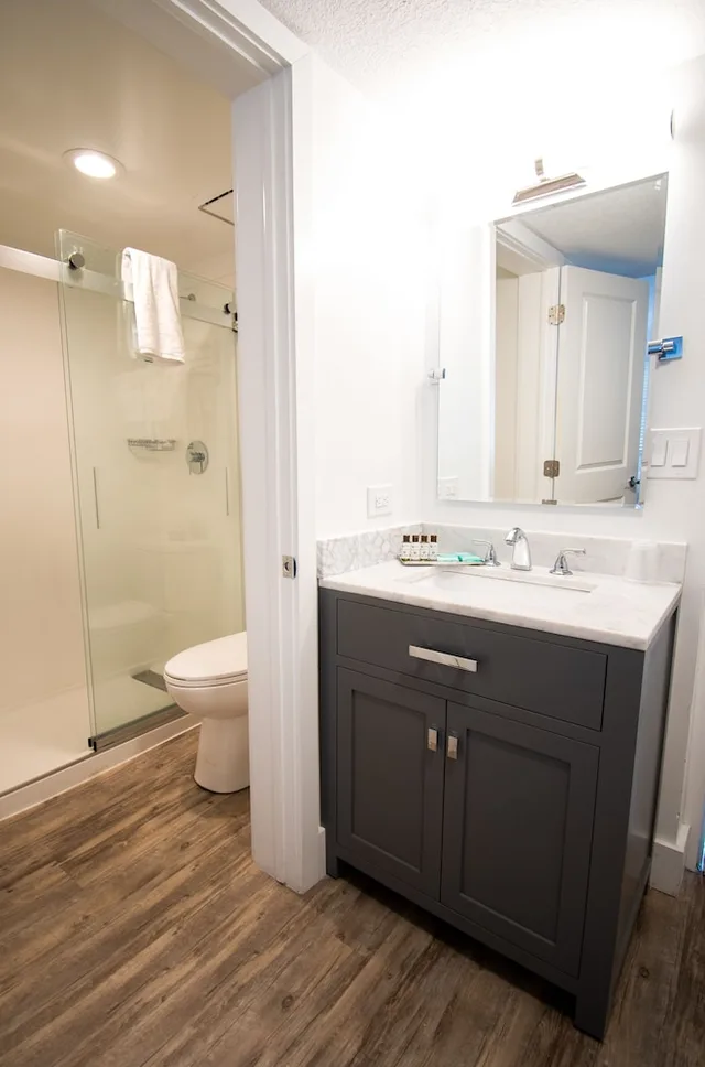 Premier, King Bed, Bay View, French Balcony، Bayside Inn Key Largo 5/5