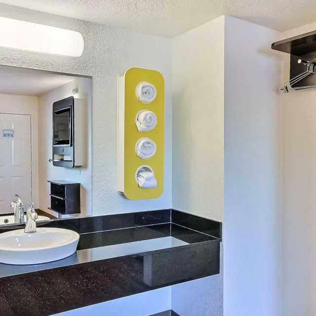 غرفة ديلوكس بسرير كوين، Motel6 Campbell, CA - San Jose 8/8