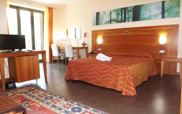 غرفة عائلية بسرير كوين وسريرين منفصلين بشرفة، Hotel Langhe & Monferrato 4/5