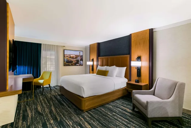 جناح بسرير كينج وسريرين كوين بغرفتي نوم لذوي الإعاقة، Best Western Premier The Central Hotel & Conference Center 2/4