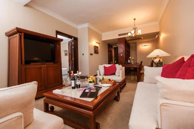 جناح جونيور بسرير كينج بإطلالة على المدينة مع أريكة، Cambodiana Hotel 6/9