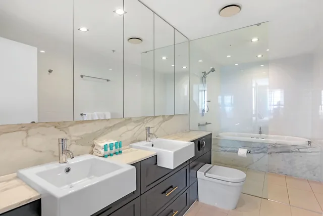 2 Bedrooms, Superior, 2 Queen and Twin Beds, Ocean View, Ambience on Burleigh Beach 2/2