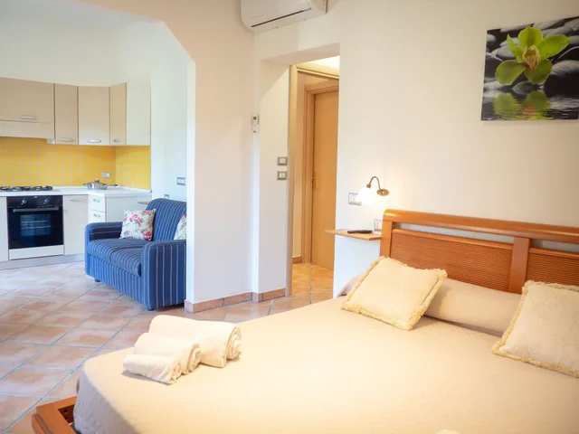 Tower, Family, Studio, Queen Bed, Sofa, Kitchen، B&B Casale Del Borgo 2/2