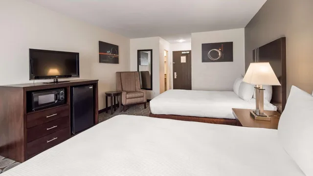 Room, King Bed, 2 Queen Beds, Best Western Pahrump Oasis 8/10