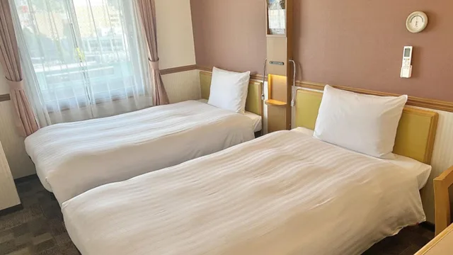 غرفة بسريرين منفصلين، Toyoko inn tokuyama-eki shinkansen-guchi 1/7