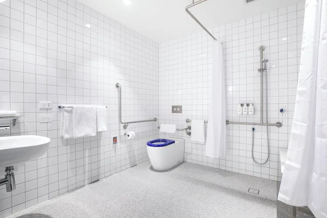 غرفة قياسية بسرير كينج لذوي الإعاقة، HOLIDAY INN WERRIBEE 6/8