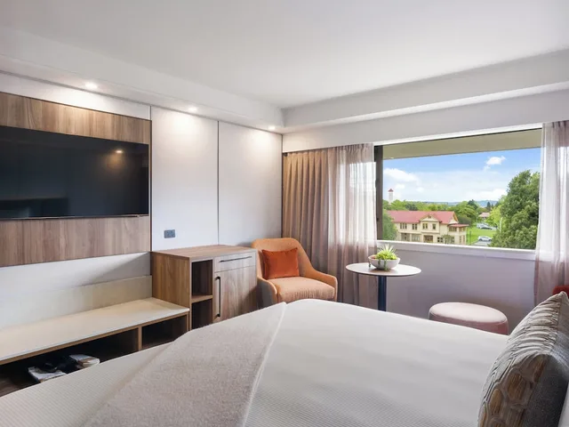 غرفة كلوب بسرير كينج بإطلالة على البحيرة مع دخول صالة النادي، Millennium Hotel Rotorua 2/7