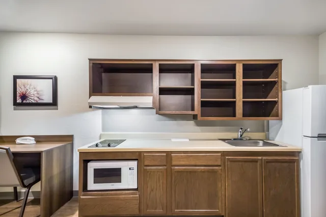 غرفة بسرير كوين مع أريكة لذوي الإعاقة، WoodSpring Suites Merrillville 3/4