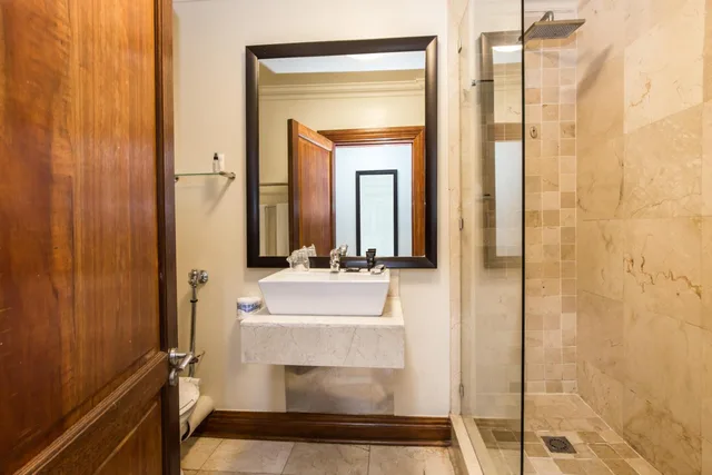 Superior, Double or Twin Bed, Belaire Suites 9/10