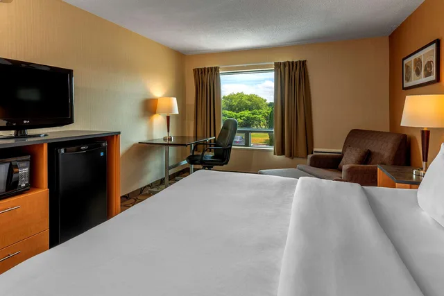 غرفة بسرير كينج، Comfort Inn Sault Ste Marie ON 4/10