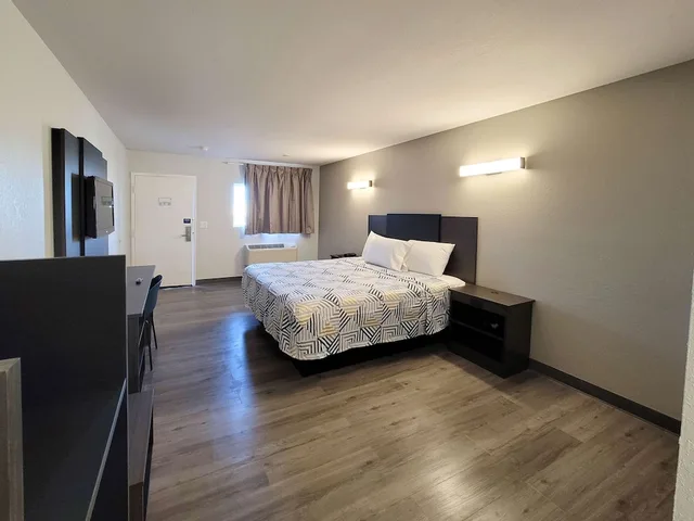غرفة ديلوكس بسرير كينج لذوي الإعاقة، Motel6 Wichita, KS – South I-35 4/5
