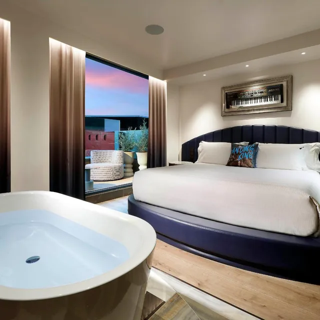 Rock Star, Suite, King Bed, Terrace، Hard Rock Hotel Madrid 1/4