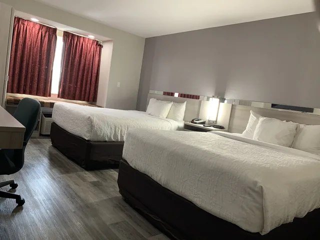 غرفة بسريرين كوين، Microtel Inn And Suites Clarksville 2/5