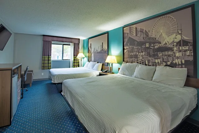 Room, 2 King Beds, Super 8 By Wyndham Rockford 1/5