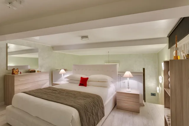 شقة بشرفة بغرفة نوم واحدة، Tritone Top House 2/2