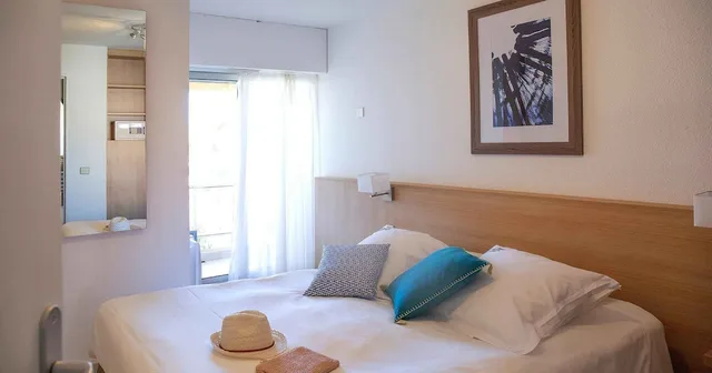 1 Bedroom, Apartment, Twin Beds, Lagoon View, Sofa, Terrace، La Résidence Les Bulles De Mer 1/3