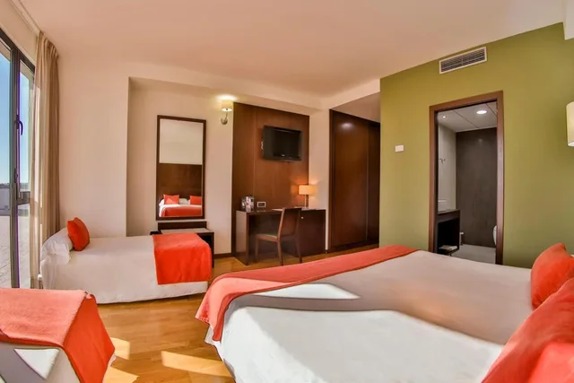 Room, Double Bed, Two Extra Beds, Hospedium Valles de Gredos Golf 3/6
