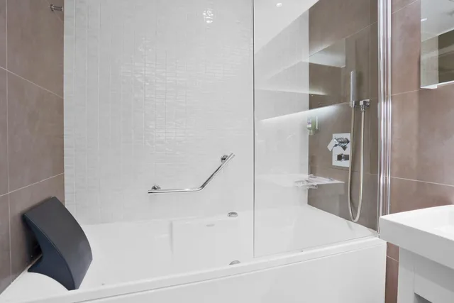 جناح بسرير كينج مع أريكة، Mercure Paris Vaugirard Porte de Versailles 7/8