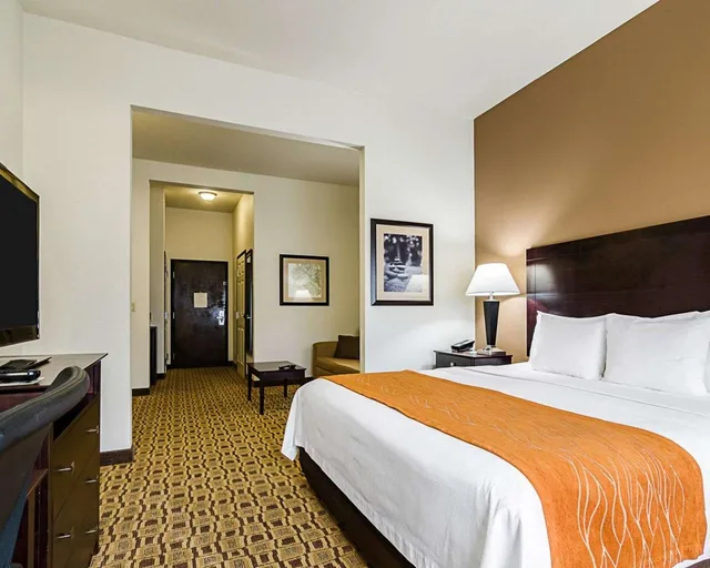 جناح بسرير كينج، Comfort Inn & Suites Lawrence - University Area 1/2