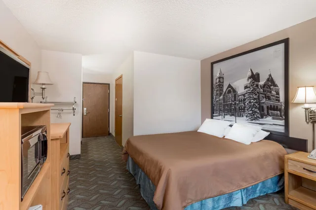 Suite, King Bed, Jetted Tub, Super 8 by Wyndham Monroe WI 5/7