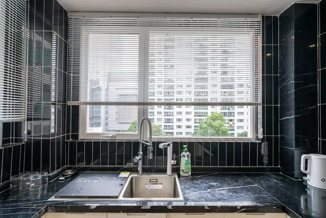 Senior, Apartment, 2 Queen Beds, Book and Bed-People's Square 10/10