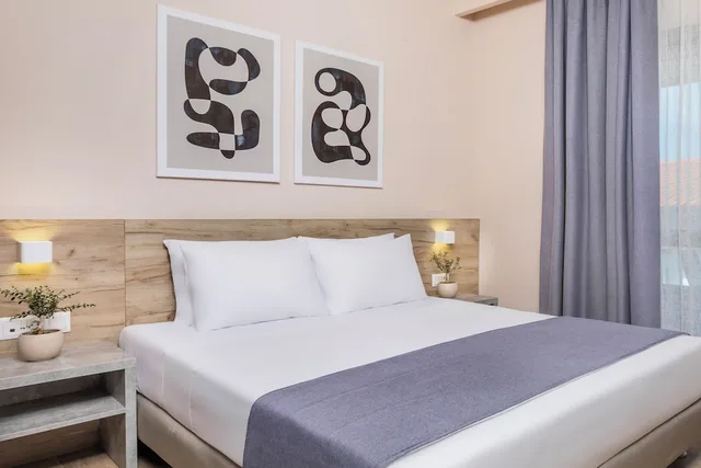 جناح جونيور بسرير كوين بغرفة نوم واحدة مع أريكة، Hotel Vozina 1/8