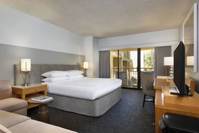 Room, King Bed, Allergy Friendly, Balcony، Renaissance Palm Springs 2/5