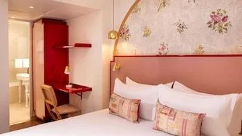 غرفة كلاسيكية بسرير كينج بشرفة، HOTEL DES DEUX-ILES 1/1