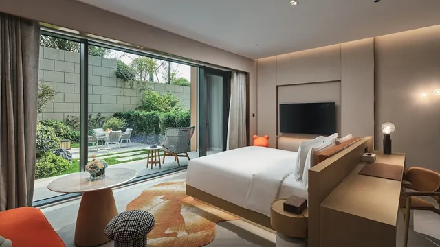 غرفة بريميوم بسرير كينج لذوي الإعاقة، Hotel Indigo Hangzhou Tianmushan by IHG 2/3