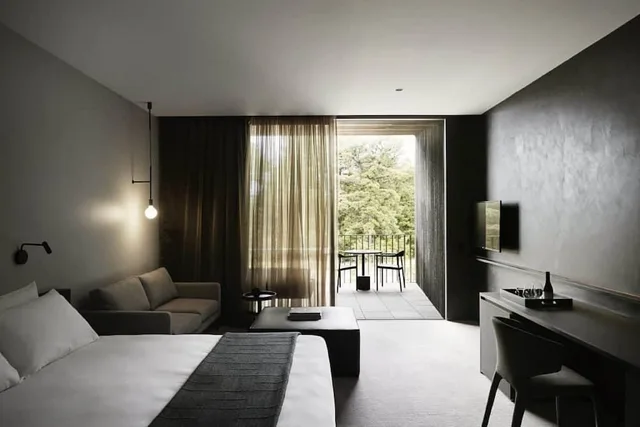 غرفة بسرير كينج بشرفة، JACKALOPE HOTEL 1/2