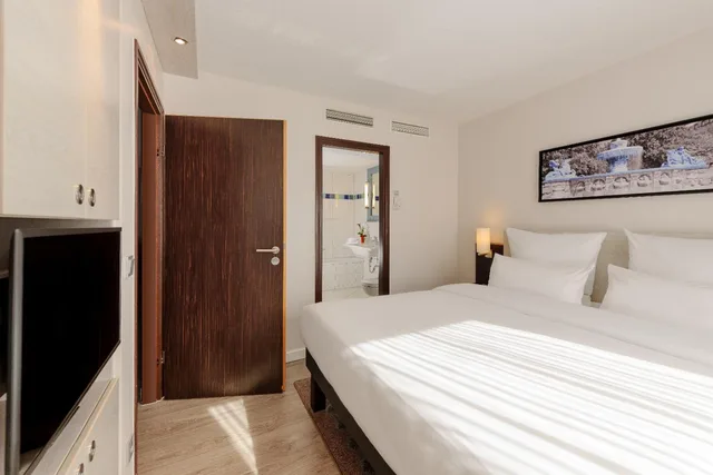 غرفة بريفيليج بسرير كينج مع أريكة، Mercure Hotel Muenchen Sued Messe 1/6