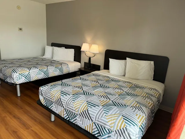 2 Queen Beds - Non-Smoking, Micfridge، Motel6 Butte, MT - Historic City Center 8/10