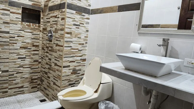 غرفة ديلوكس بسرير كينج بحمام خاص، Maya Bella Downtown Hotel 10/10
