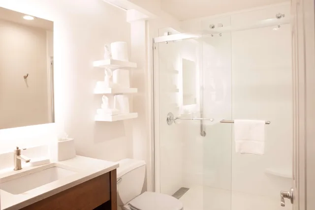 جناح بسرير مزدوج أو سريرين منفصلين بغرفتي نوم مع أريكة، Hampton Inn & Suites Seattle-Downtown 4/5