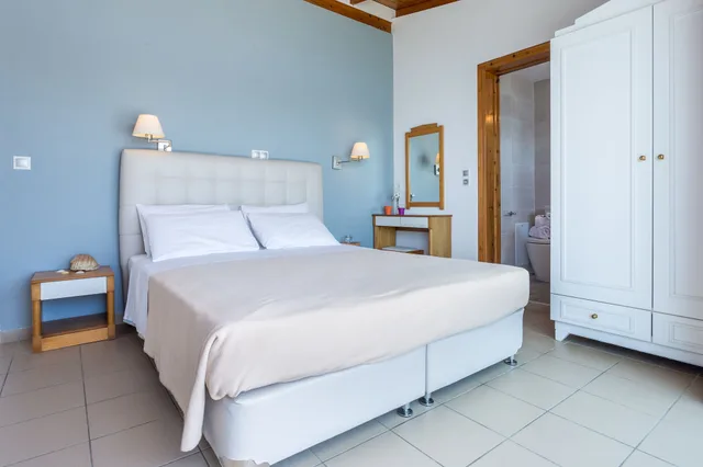 جناح كومفورت بسرير كوين بإطلالة على البحر، Hotel Akti 2/5