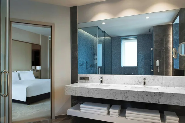 Executive, Suite, King Bed, Istanbul Marriott Hotel Sisli 5/6