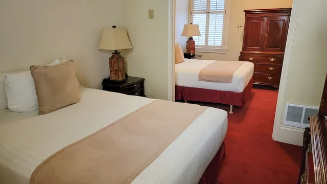 غرفة سوبيريور بسريرين كوين، Monterey Hotel 1/1