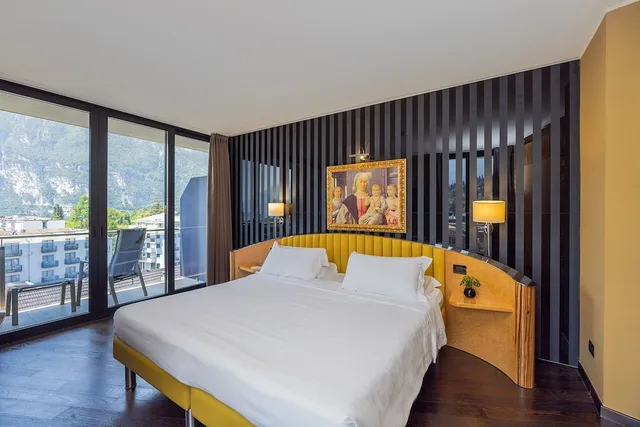 جناح جونيور بسرير كوين بإطلالة على البحيرة بشرفة، Hotel Garda 4/10