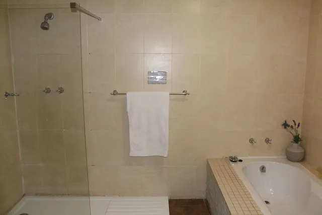 غرفة فاخرة بسرير كينج، Galagos Lodge 4/6
