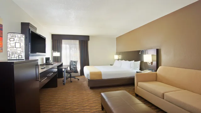 Room, King Bed, Accessible, Holiday Inn Express Hotel Suites Colby 1/1